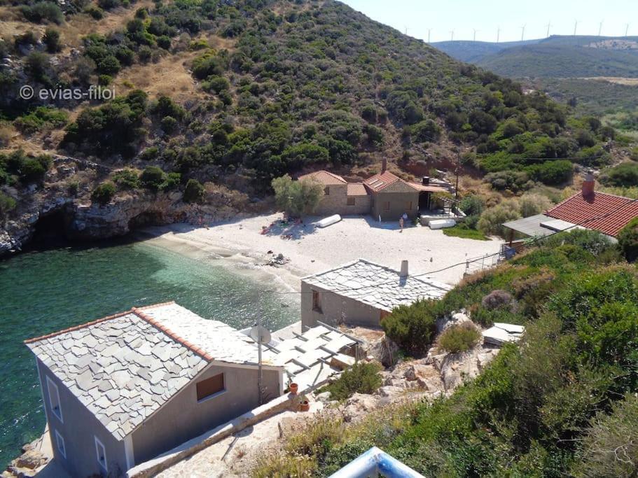 παραθαλασσιο σπιτι στην εξοχη