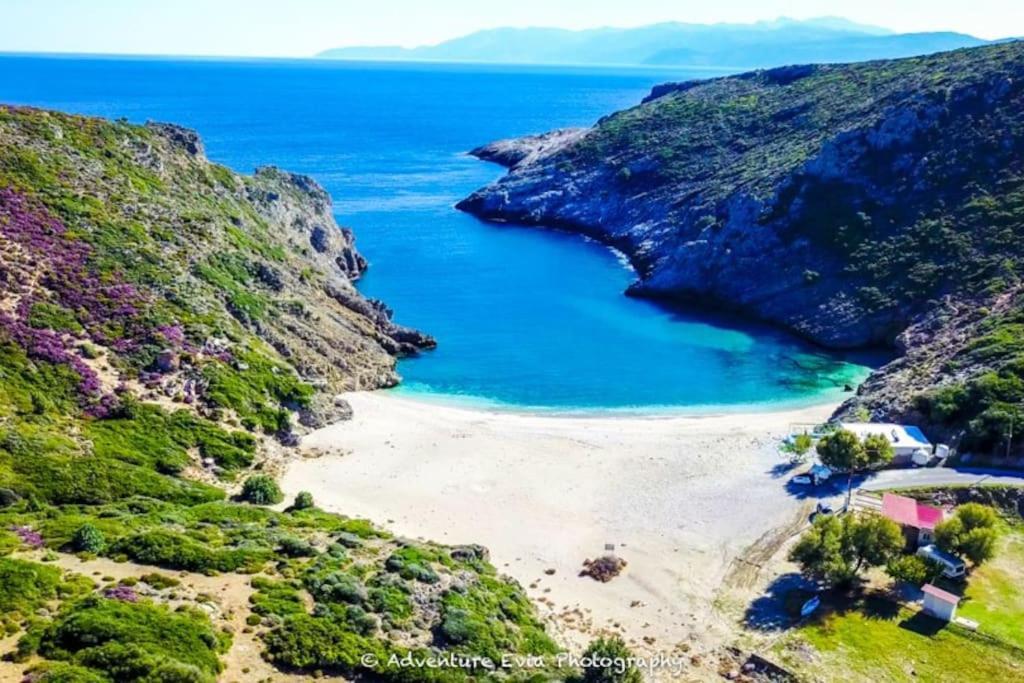 παραθαλασσιο σπιτι στην εξοχη